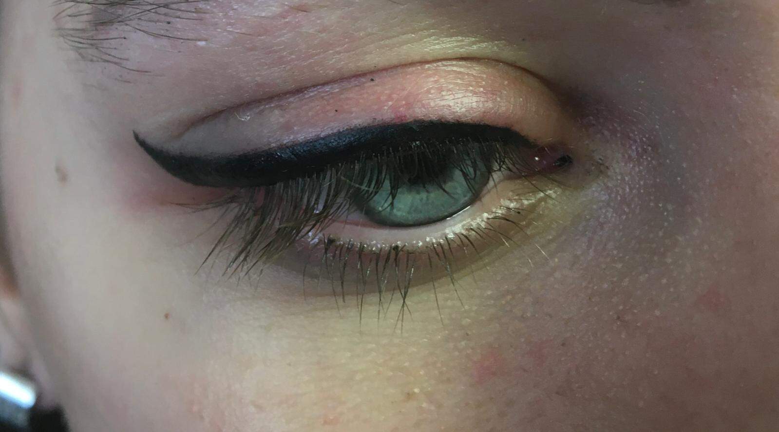 Permanentný make-up očných liniek