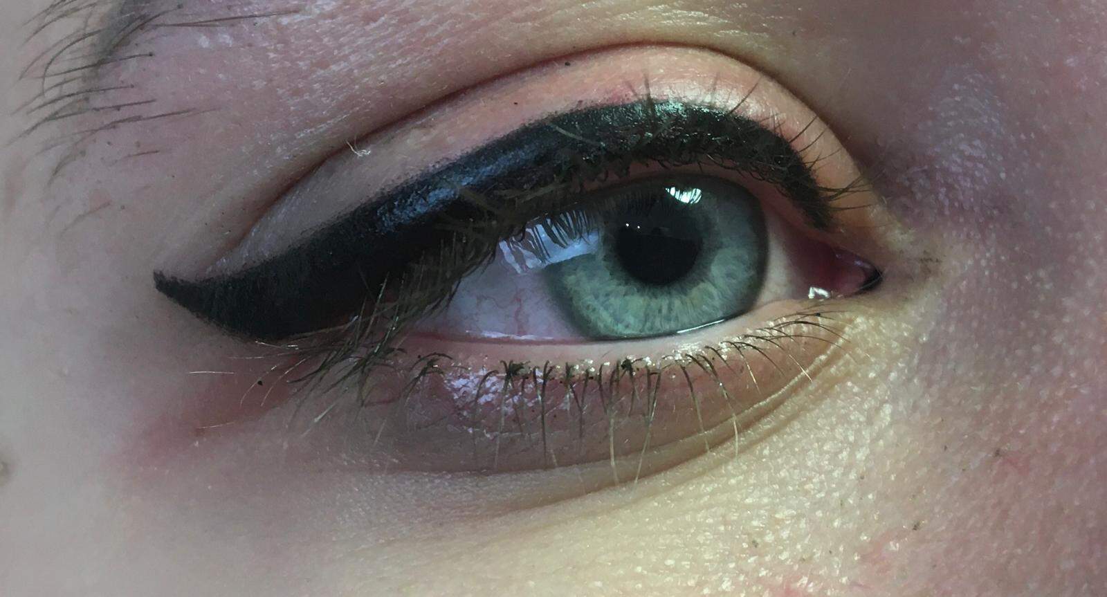 Permanentný make-up očných liniek